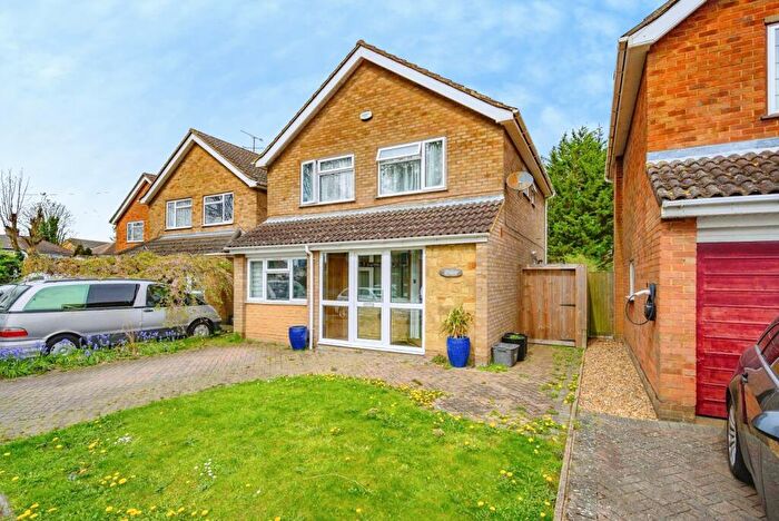 3 Bedroom Detached House For Sale In Sutton Gardens, Luton, Bedfordshire, LU3