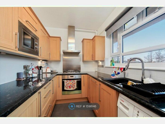 2 Bedroom Flat To Rent In Albert Drive, London, SW19