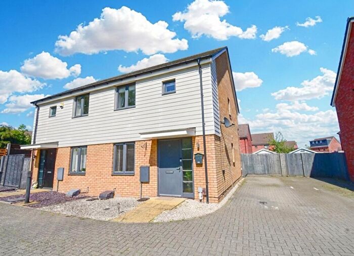 2 Bedroom Semi-Detached House For Sale In Lunniss Way, Wootton, MK43