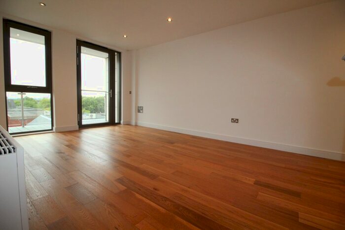 1 Bedroom Flat To Rent In Gateway House, Regents Park Road, Finchley, N3