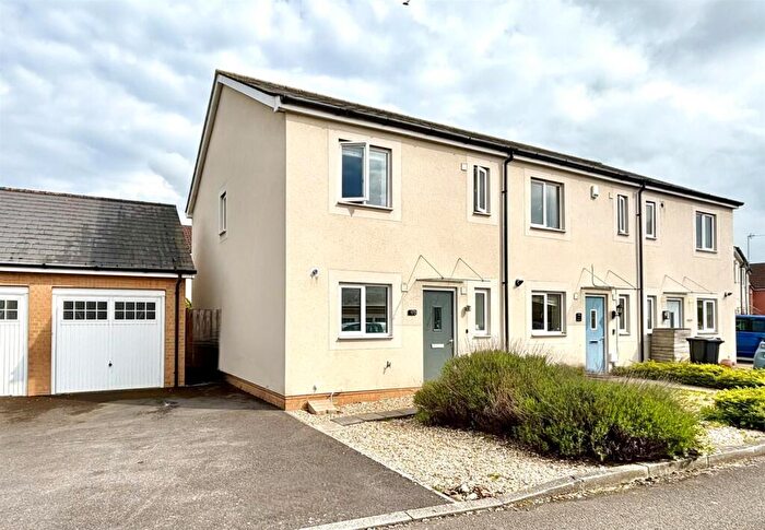 3 Bedroom End Of Terrace House To Rent In Wren Gardens, Portishead, Bristol, BS20