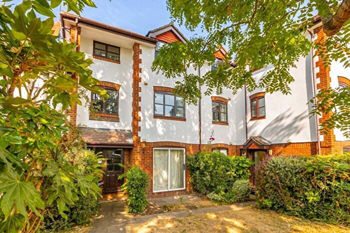 1 Bedroom Flat To Rent In Lenelby Road, Surbiton, KT6
