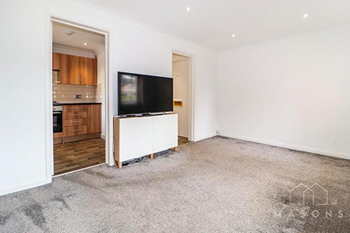 2 Bedroom Flat To Rent In Stevenage Road, Hitchin, Hertfordshire, SG4