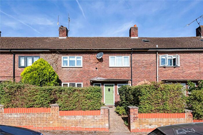 2 Bedroom Terraced House To Rent In Gainsborough Hill, RG9