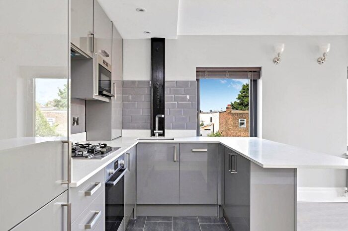 2 Bedroom Flat To Rent In Villiers Road, London, NW2