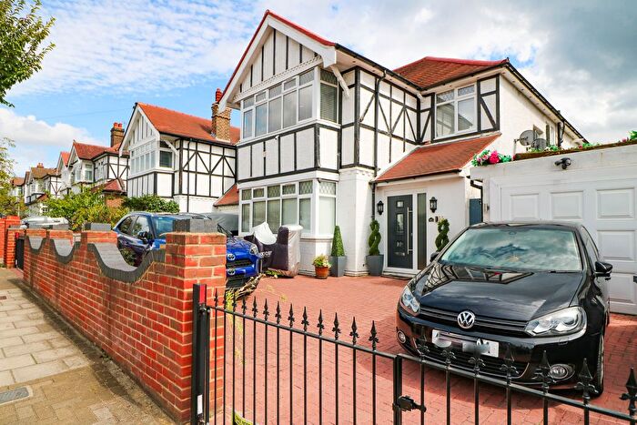 2 Bedroom Flat To Rent In Woodfield Avenue, London, SW16