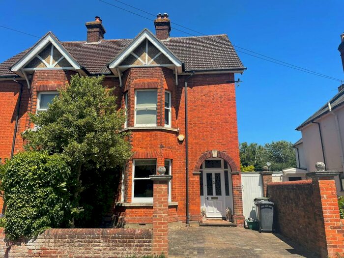 5 Bedroom Semi-Detached House To Rent In Town Centre, RG21