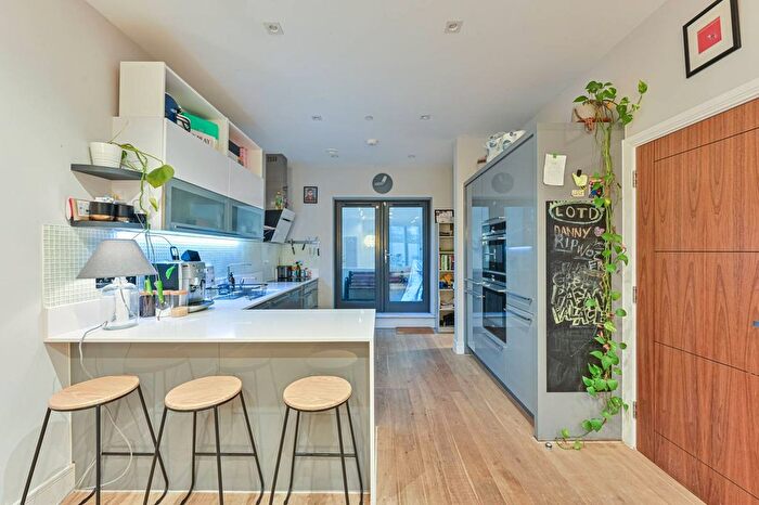 5 Bedroom Maisonette For Sale In Josephine Avenue, Brixton, London, SW2
