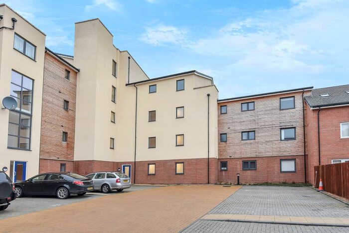 2 Bedroom Apartment To Rent In Quercetum Close, Aylesbury, HP19