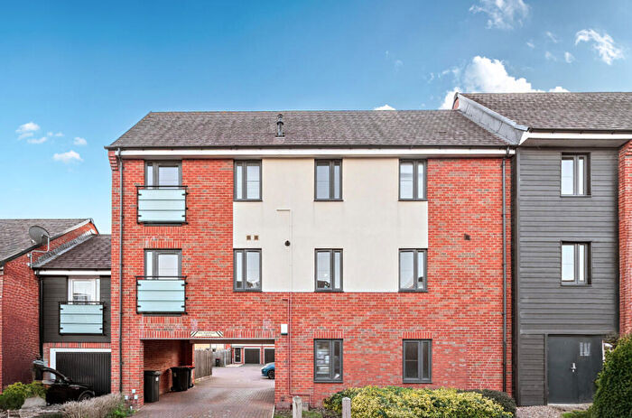 2 Bedroom Apartment For Sale In Leyland Road, Dunstable, Bedfordshire, LU6