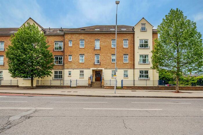 2 Bedroom Apartment To Rent In Richmond Road, Kingston Upon Thames, KT2