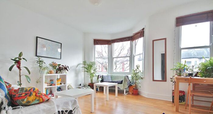 2 Bedroom Flat To Rent In Beresford Road, Haringey, London, N8