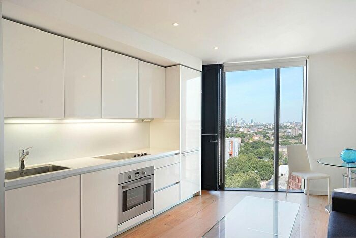 Studio For Sale In Walworth Road, Elephant And Castle, London, SE1