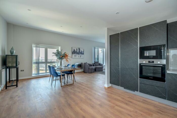 3 Bedroom Flat To Rent In Woolwich Church Street London, SE18