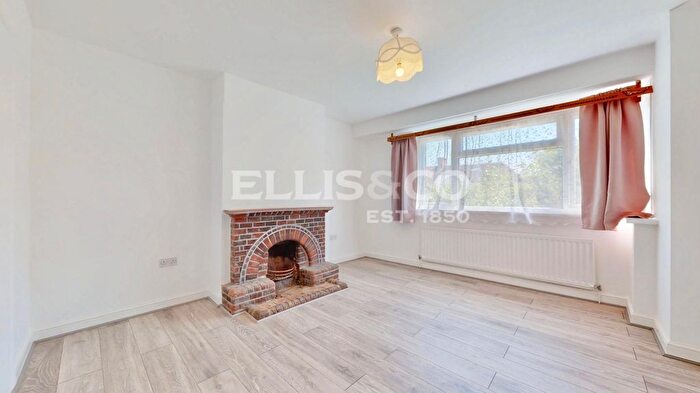 3 Bedroom Semi-Detached House To Rent In Greenford Road, Greenford, UB6