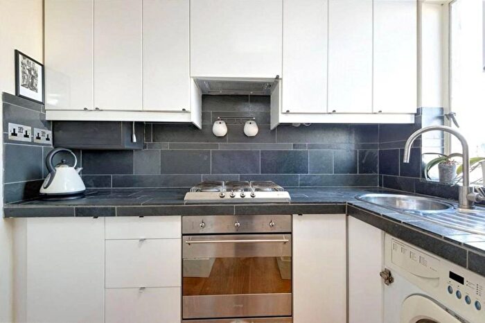 2 Bedroom Flat To Rent In Bolton Road, St John's Wood, London, NW8