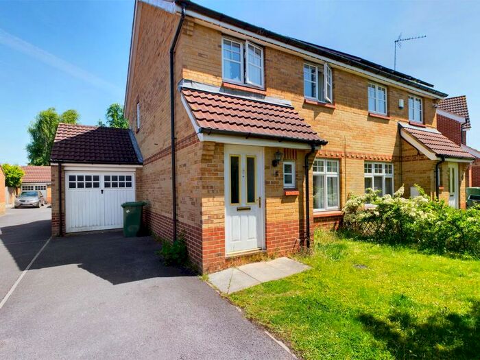 3 Bedroom Semi-Detached House To Rent In Emet Lane, Emersons Green, Bristol, BS16