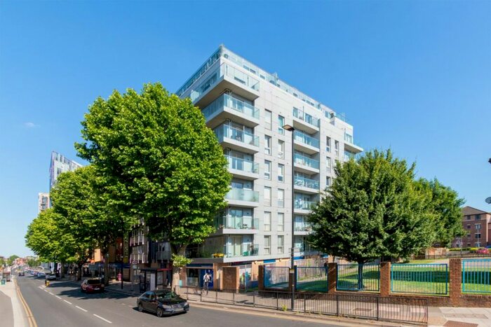 3 Bedroom Flat For Sale In Creek Road, London, SE8