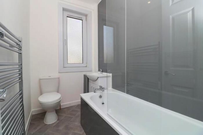 2 Bedroom Flat To Rent In Harefield Road, Dundee, DD3