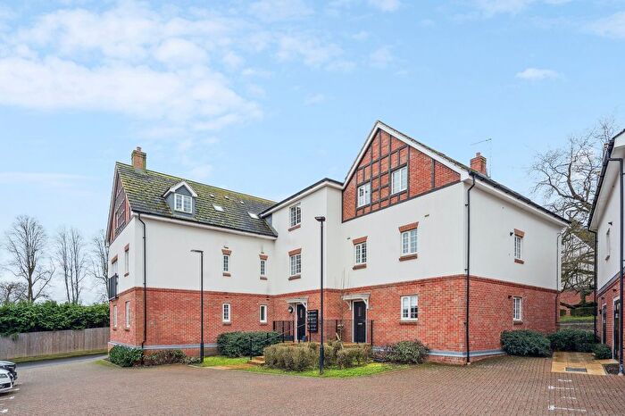 2 Bedroom Flat For Sale In Grange Road, Chalfont St Peter, Gerrards Cross, SL9