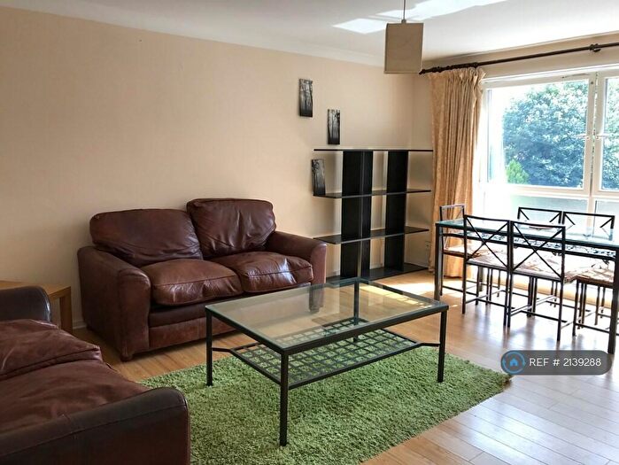 2 Bedroom Flat To Rent In Parsonage Court, Manchester, M20