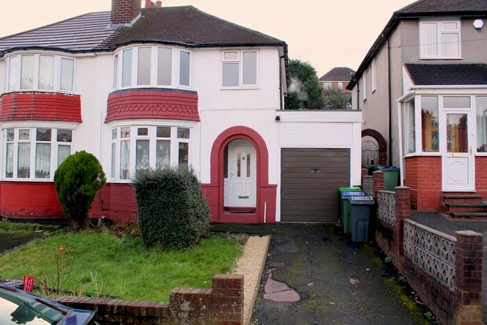 3 Bedroom Semi-Detached House To Rent In Poplar Avenue, Tividale, Oldbury B69