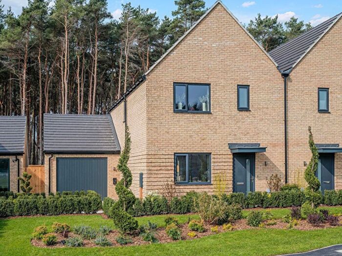 3 Bedroom Semi Detached House For Sale In Bream Way, Wokingham, RG45