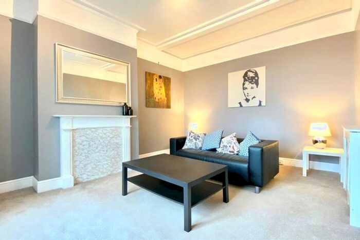 1 Bedroom Flat To Rent In Coley Avenue, Reading, Berkshire, RG1