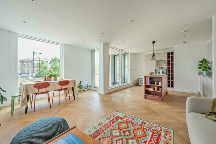 3 Bedroom Apartment To Rent In Woodgrange Road, Forest Gate, E7