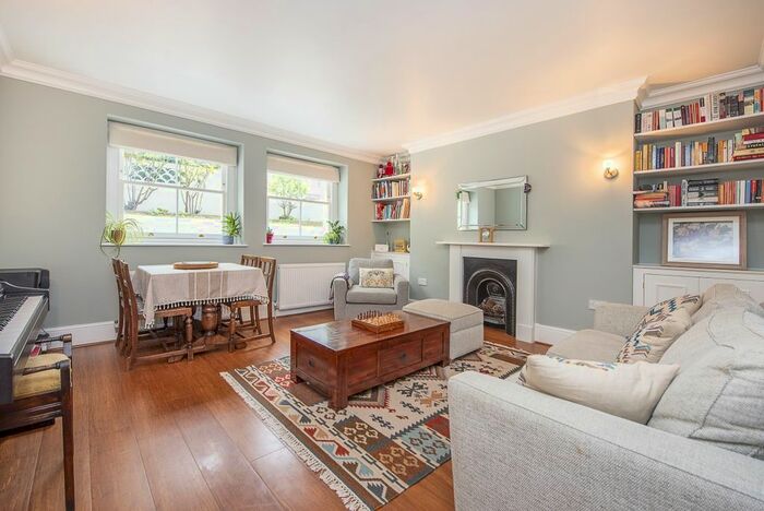 3 Bedroom Flat To Rent In Victoria Rise, London, SW4