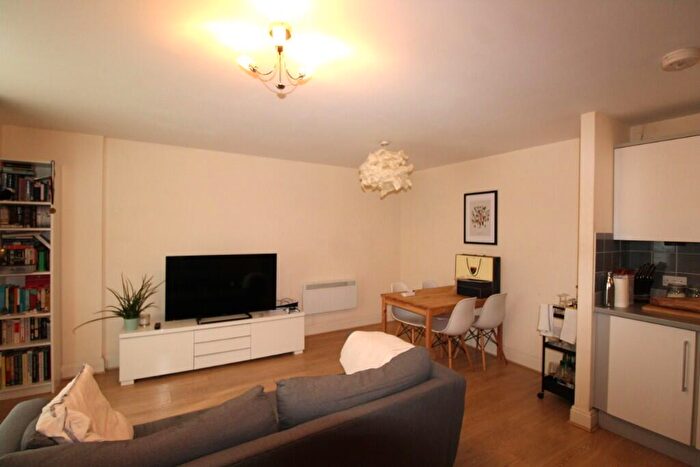 1 Bedroom Flat To Rent In George Mathers Road, London, SE11