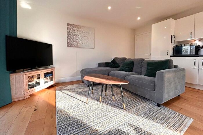 2 Bedroom Flat For Sale In Exchange Close, Aldershot, Hampshire, GU11