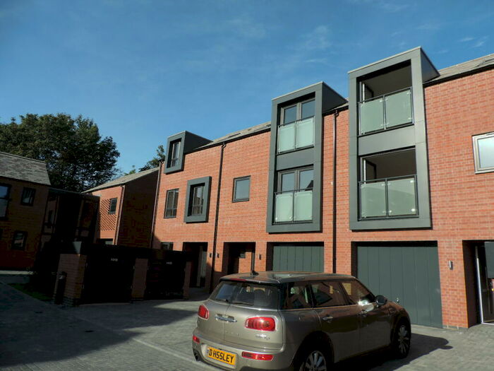 3 Bedroom Town House To Rent In Millstone Drive, Holywell Mill, Ashby, LE65