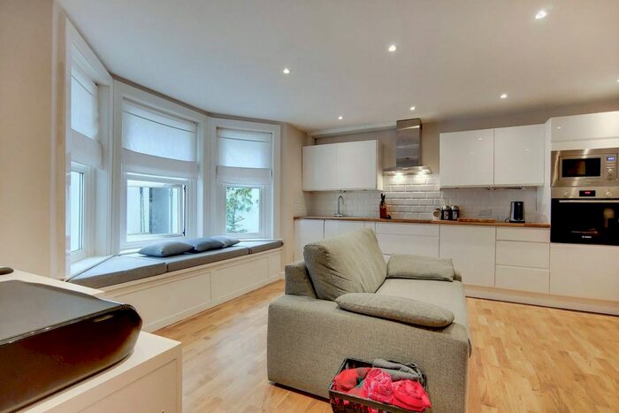 1 Bedroom Flat To Rent In Waldegrave Road, Crystal Palace, London, SE19