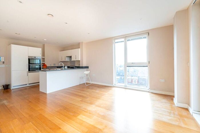 2 Bedroom Flat To Rent In East Central Apartments, Walthamstow, London, E17