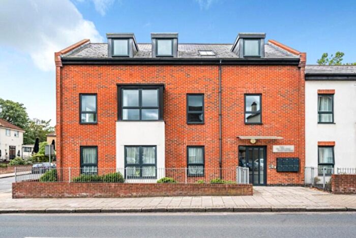 2 Bedroom Apartment To Rent In Elmers End Road, Beckenham, BR3