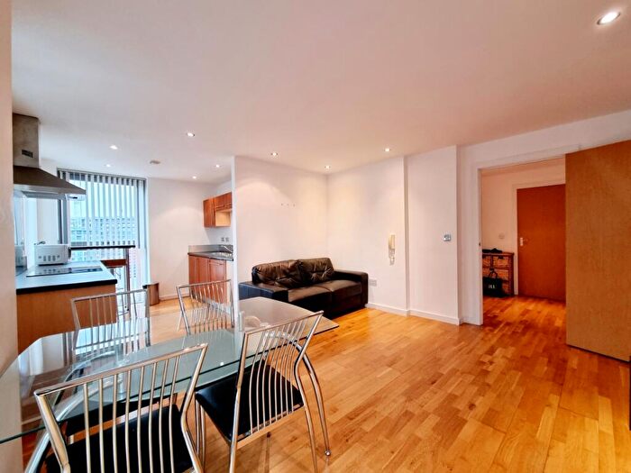 2 Bedroom Apartment To Rent In Santorini City Island Gotts Road Leeds, LS12