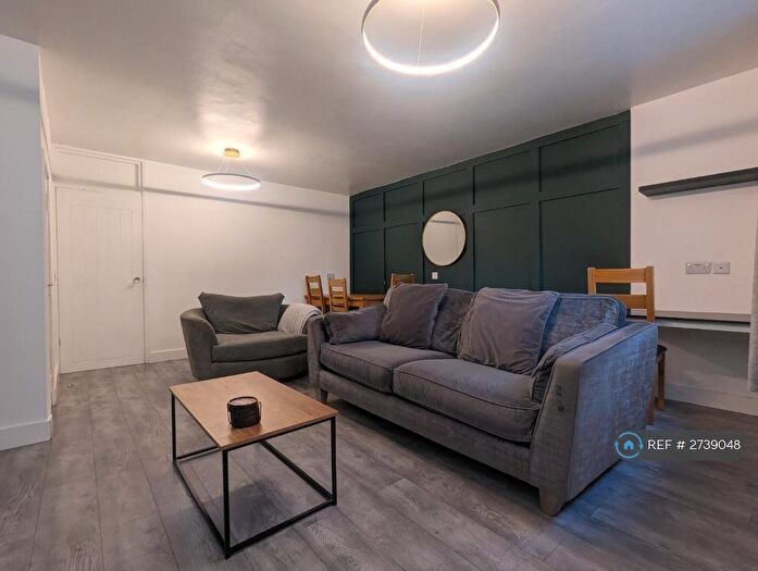 3 Bedroom Terraced House To Rent In Chester Road, Manchester, M15