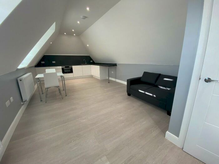 1 Bedroom Flat To Rent In Gibbons Mews, London, NW11