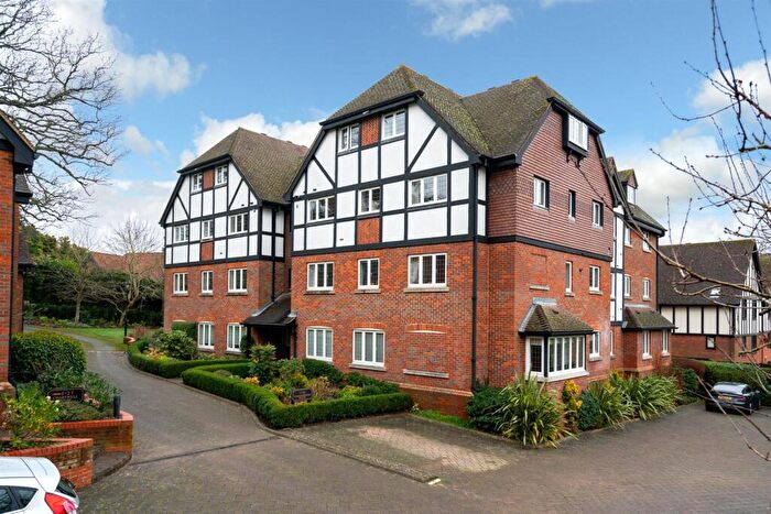 3 Bedroom Apartment For Sale In Graemesdyke Road, Berkhamsted, HP4