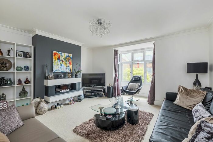 2 Bedroom Flat To Rent In The Pavement, Bushy Park Road, Teddington, TW11