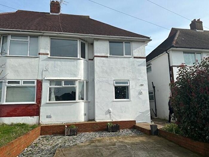 2 Bedroom Flat To Rent In Clarke Avenue, Hove, BN3