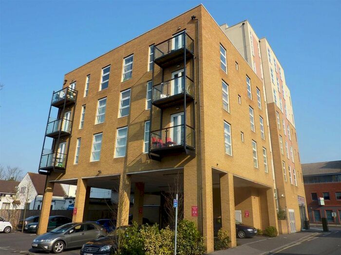 3 Bedroom Flat For Sale In Burlington Avenue, Slough, SL1