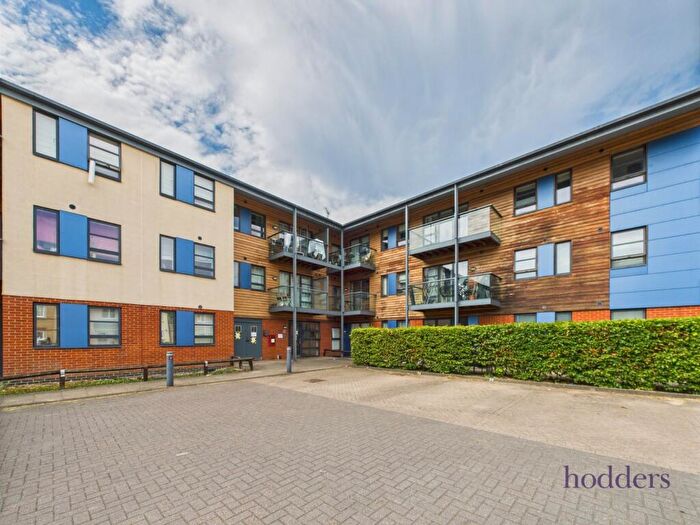 1 Bedroom Apartment For Sale In Chertsey, Surrey, KT16