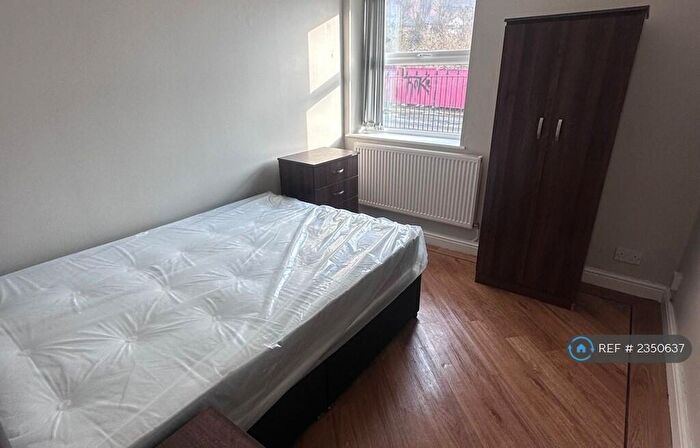 3 Bedroom Flat To Rent In Hardy Street, Liverpool, L1