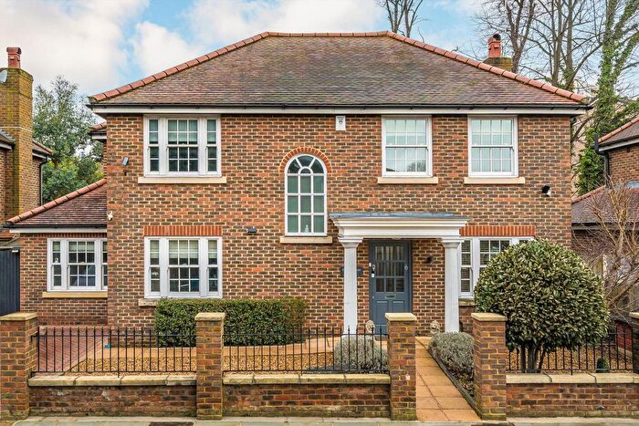 5 Bedroom Property For Sale In Burnside Close, Twickenham, TW1