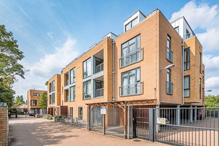 2 Bedroom Flat To Rent In Tentelow Lane, Southall, UB2