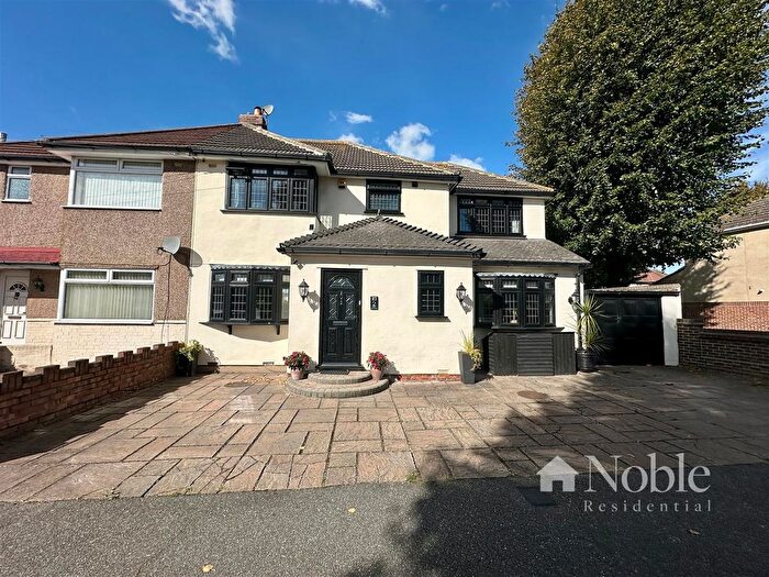 4 Bedroom Semi-detached House For Sale In Elms Farm Road, Hornchurch, RM12