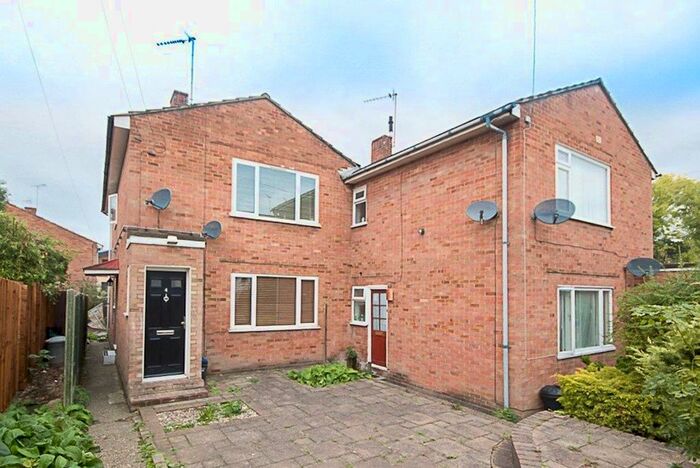 2 Bedroom Maisonette To Rent In Deans Road, Warley, Brentwood, CM14