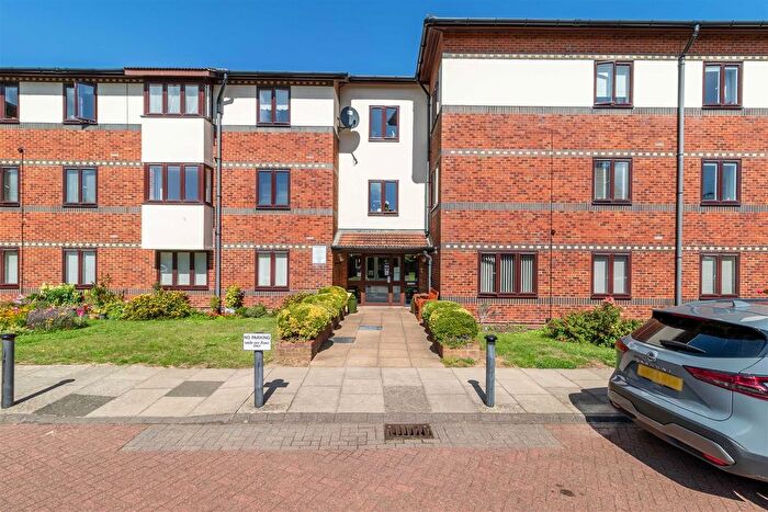 2 Bedroom Property For Sale In Park Road, Worthing, BN11